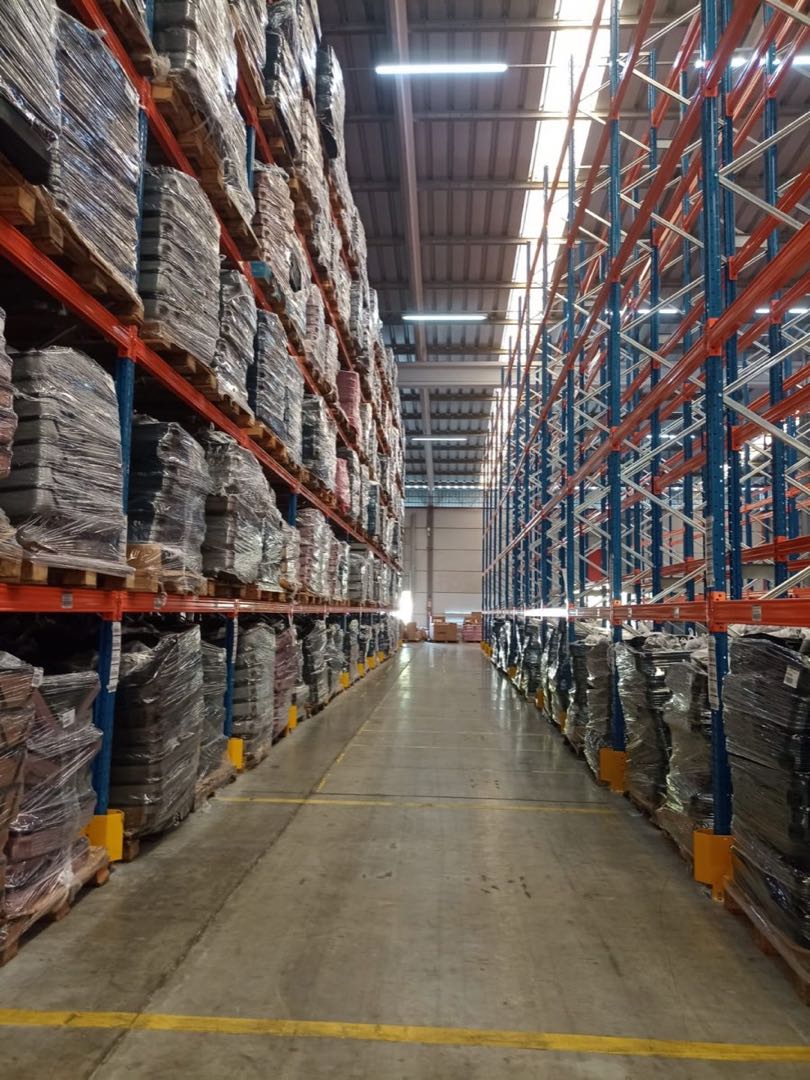 Estruturas porta pallet instaladas em galpao pela Pedrini Log